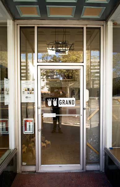 An art gallery in Oakland (Nikon D2x)