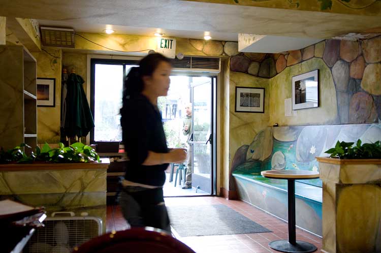 A caf&eacute; in Oakland.