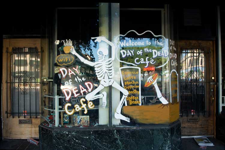 A caf&eacute; next to the Grand Lake theater in Oakland