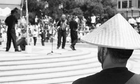 Oakland City Hall noon concert.